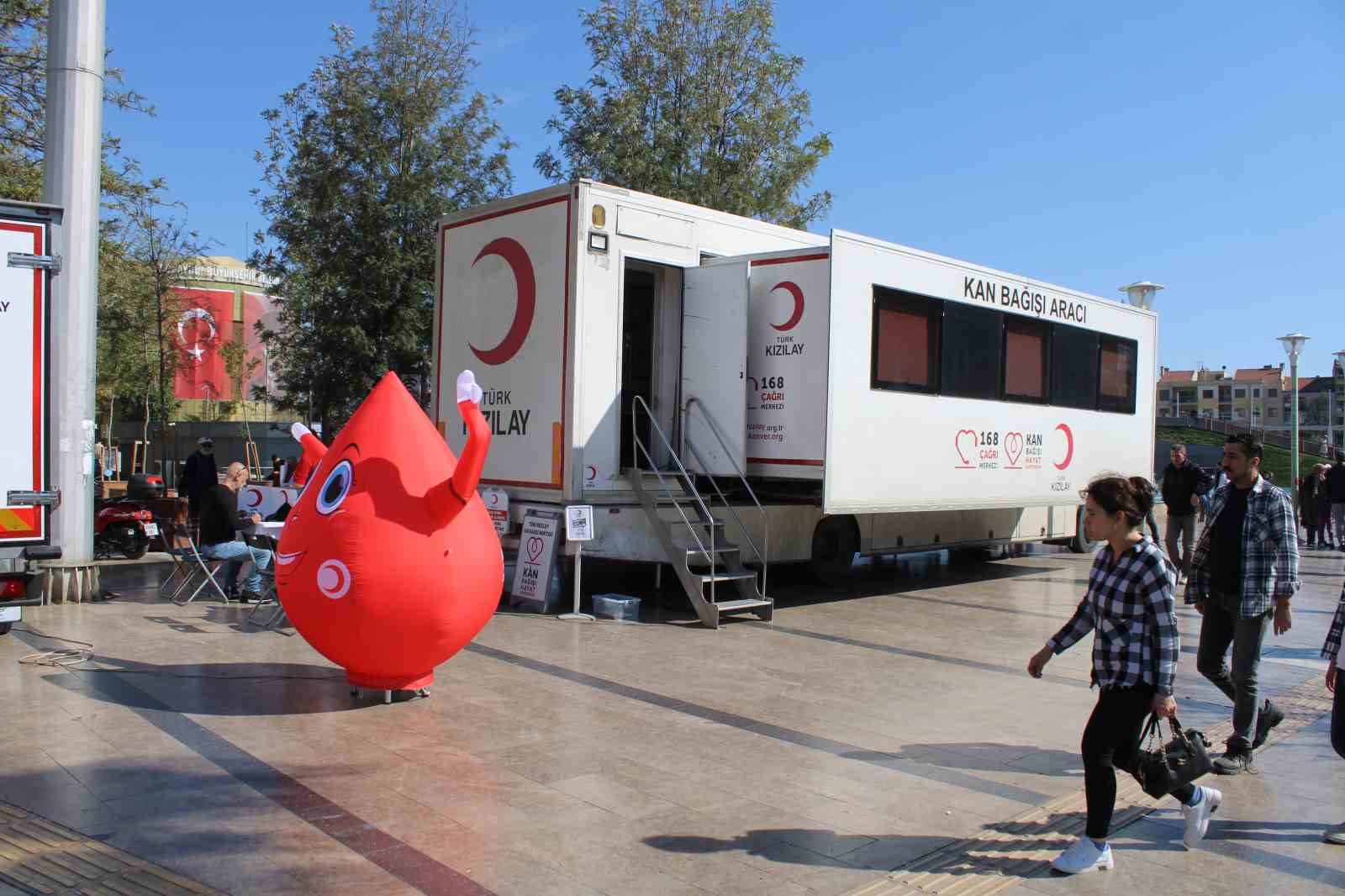 Aydın’da kan bağışı kampanyasına vatandaşlar ilgi gösterdi