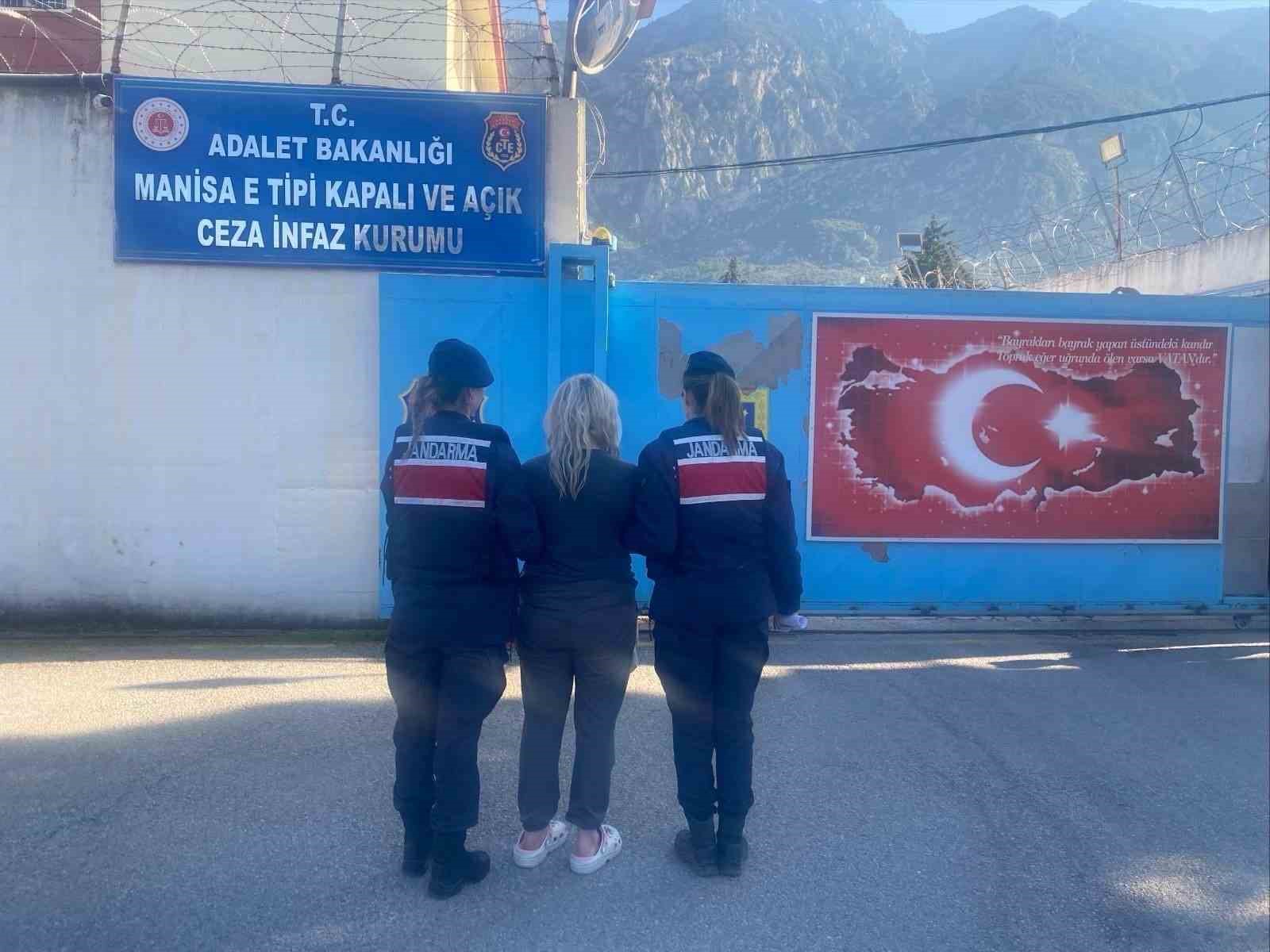 Evinde uyuşturucu maddelerle yakalanan kadın tutuklandı