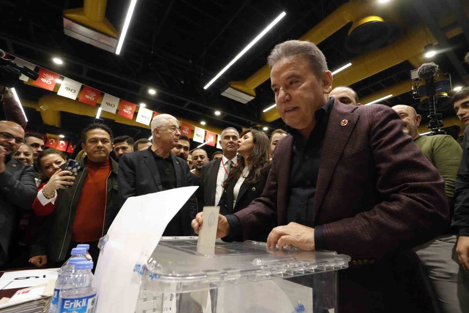 CHP Antalya’da Cumhurbaşkanı adayını belirlemek için oy verme işlemi devam ediyor