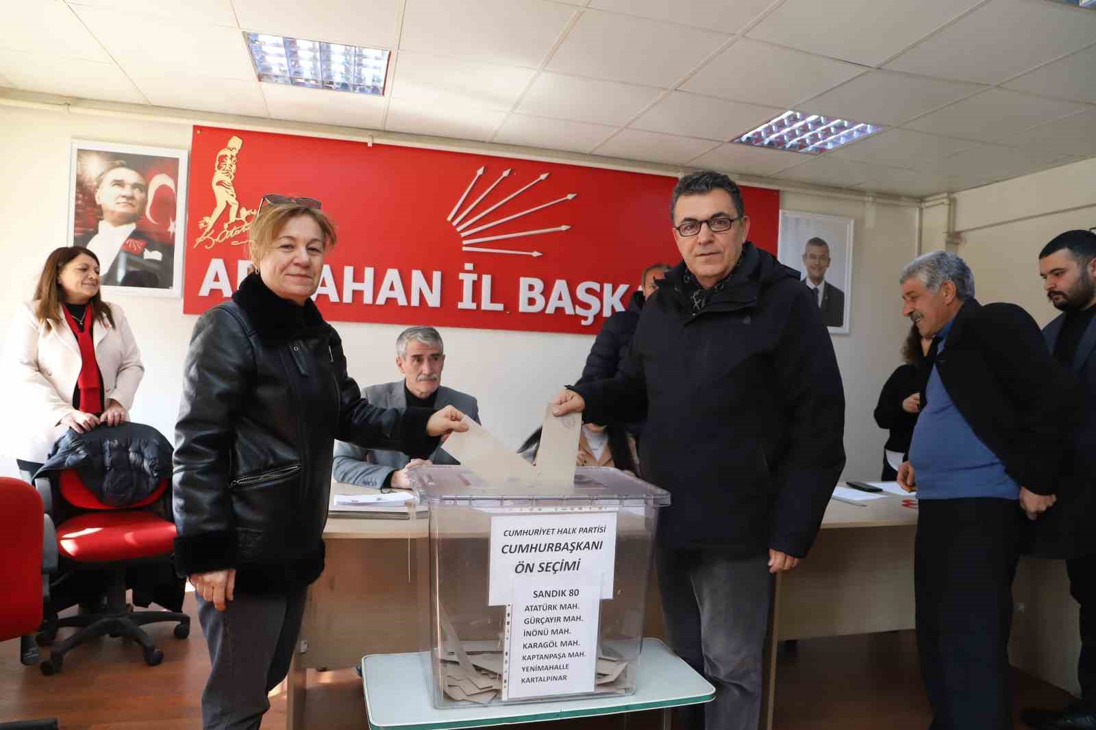 Ardahan’da CHP’de cumhurbaşkanı adaylık ön seçimi için oy kullanılıyor