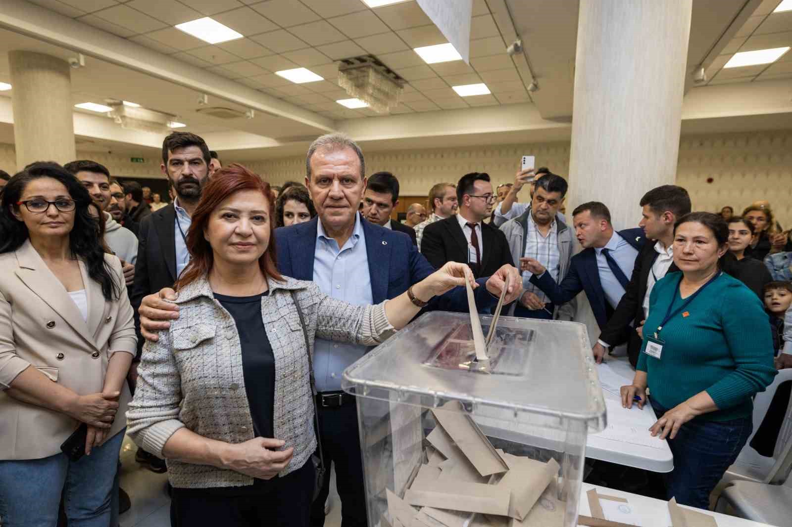 Başkan Seçer, CHP’nin cumhurbaşkanı adayını belirlemek için oy kullandı