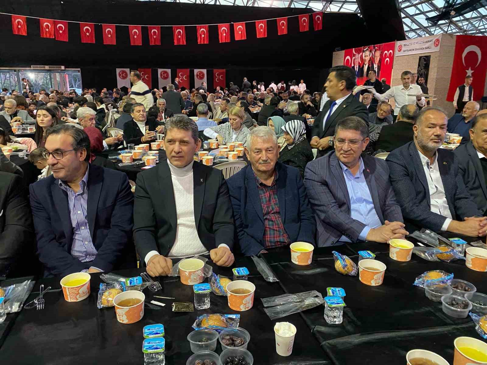 Antalya’da MHP’liler iftar yemeğinde buluştu