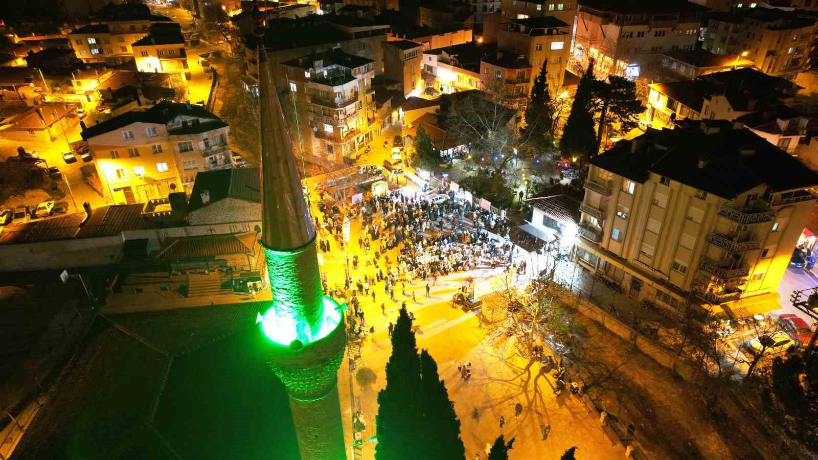 Çocuklar Ramazan’ın manevi atmosferini teravih namazında yaşadı