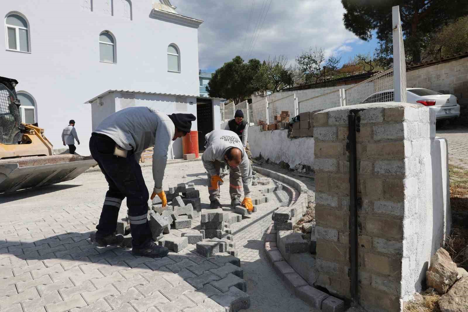 Efeler Belediyesi, Baltaköy Camii bahçesini yeniledi