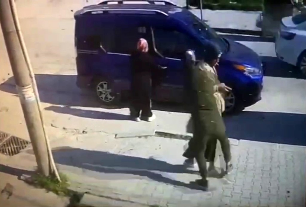 Genç kız, sokak ortasında kaçırıldı