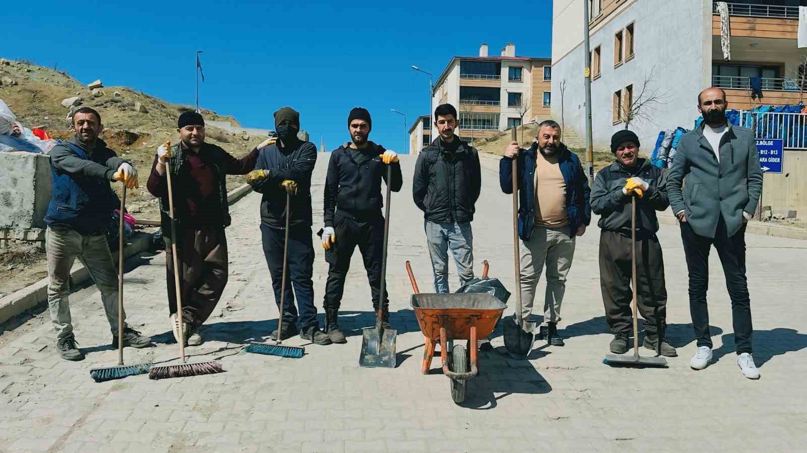 Yüksekova’da baharın gelişiyle çevre temizliği yapıldı