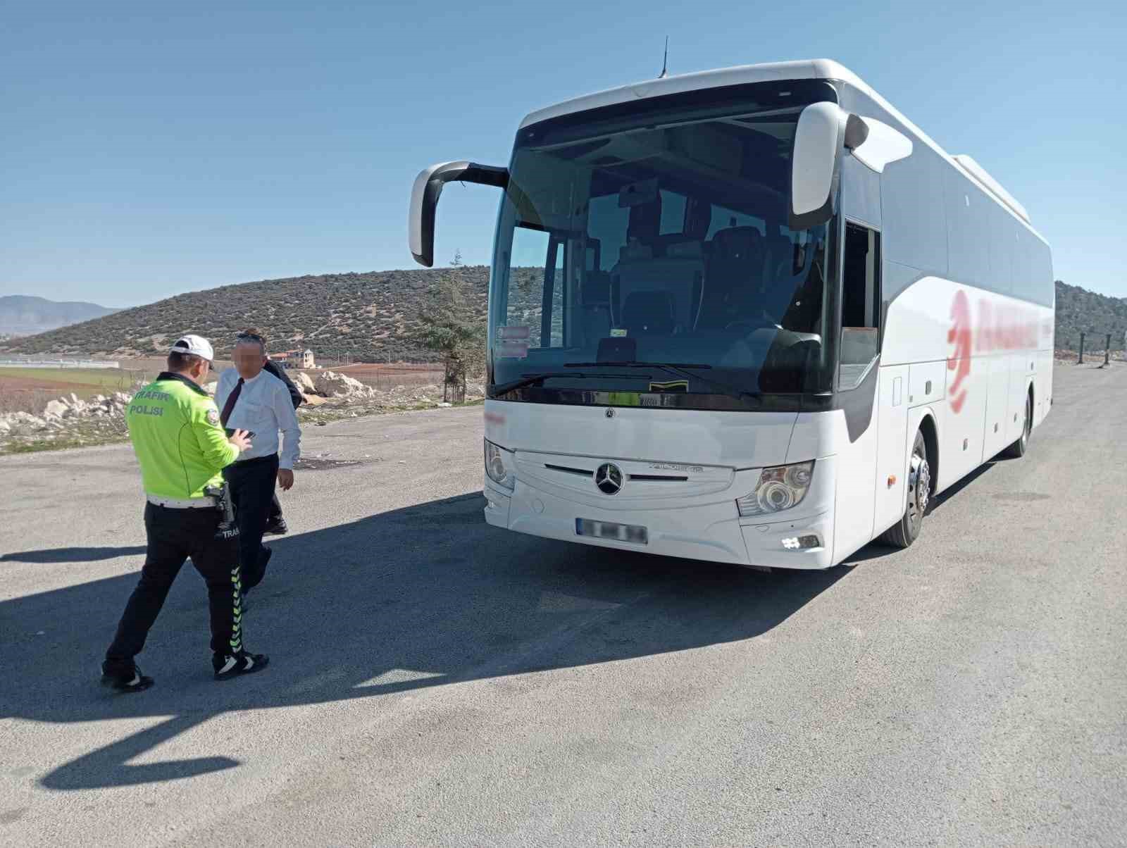 Antalya’da trafik denetimleri sıklaştırıldı, 59 bin araç ve sürücü kontrol edildi