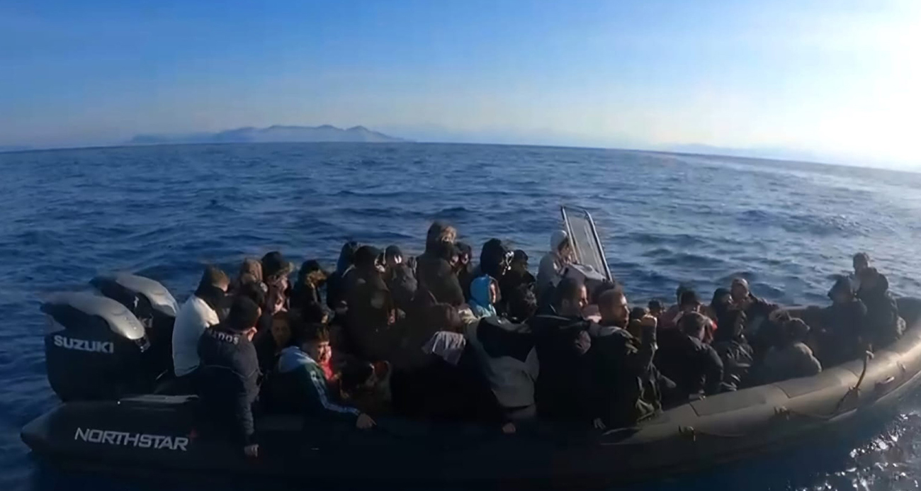 29’u çocuk 64 düzensiz göçmen ve 2 göçmen kaçakçısı yakalandı