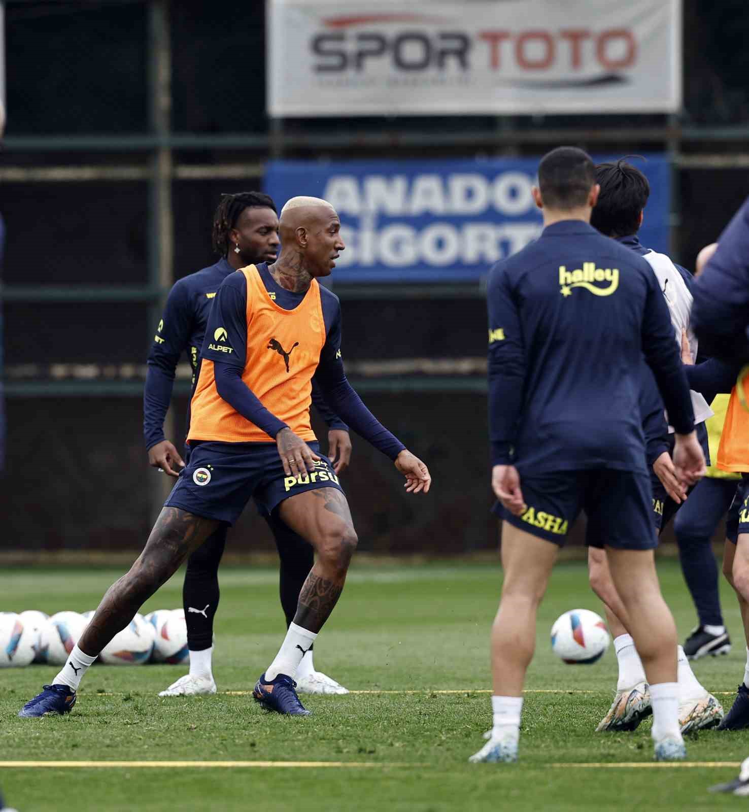 Fenerbahçe, izin sonrası Bodrum FK maçı hazırlıklarına başladı