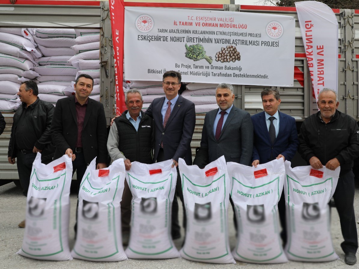 Sivrihisarlı çiftçilere yüzde 50 hibeli nohut tohumluğu desteği verildi
