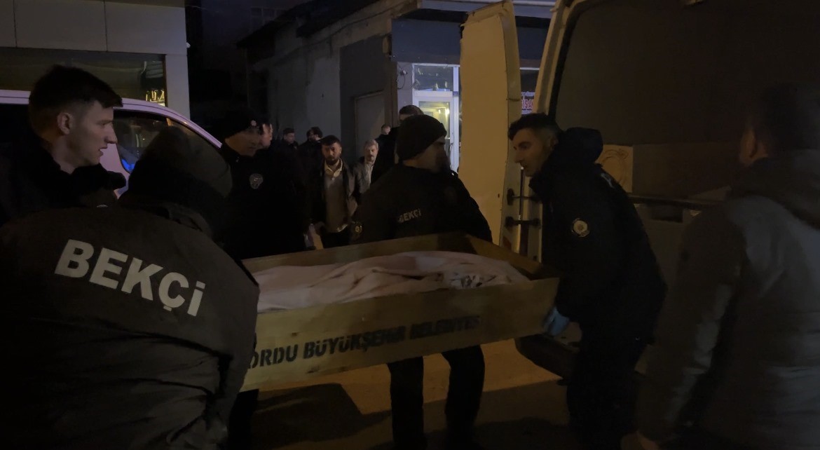 Yalnız yaşayan genç kadın evinde asılı halde bulundu