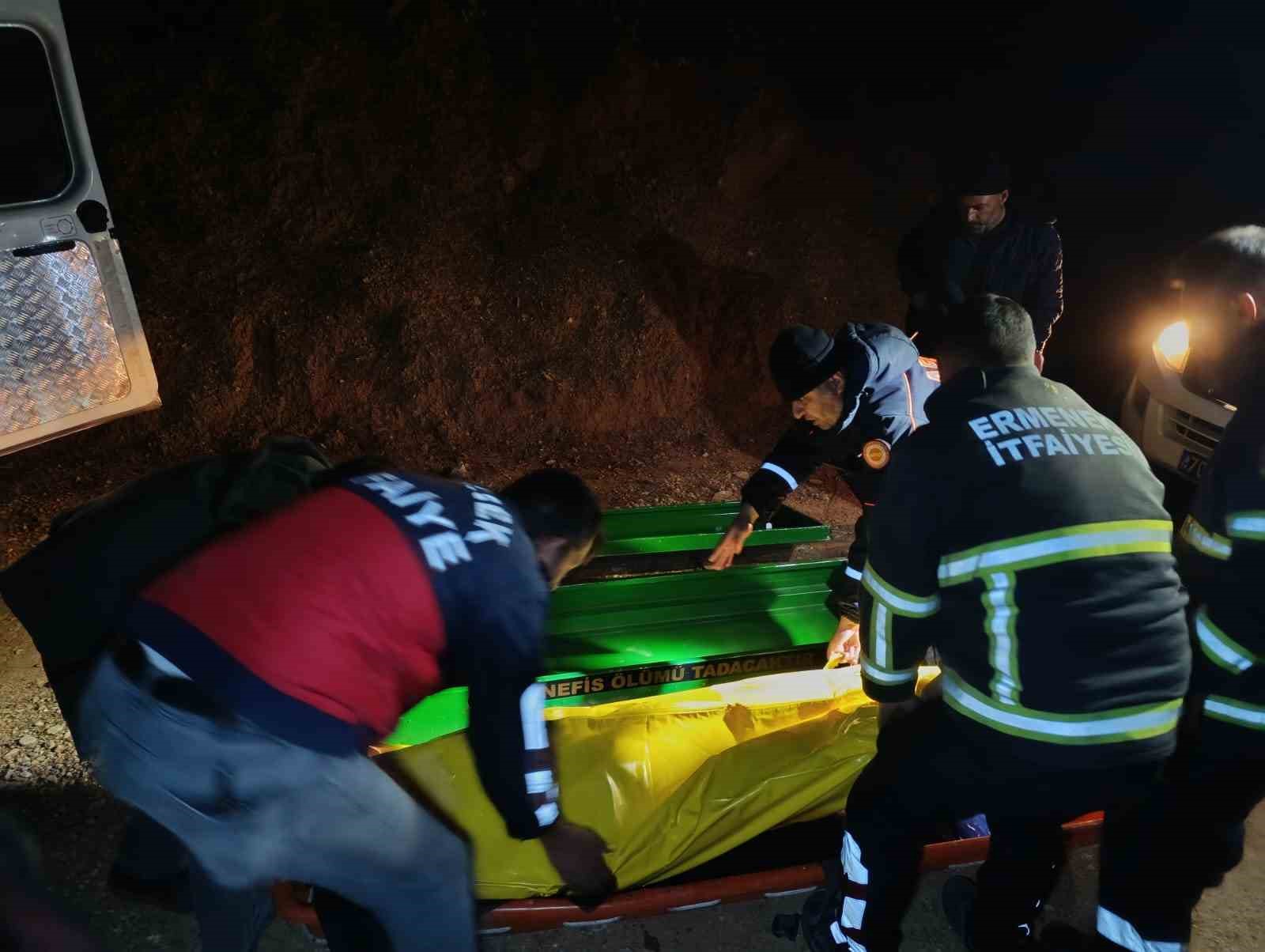 Baraj gölüne düşen kamyonet sürücüsünün cansız bedenine ulaşıldı