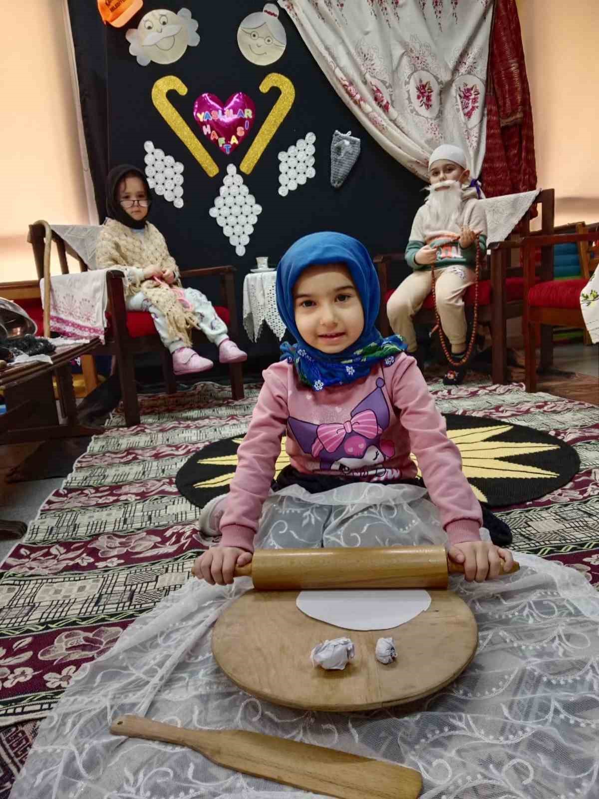 Çocuklar yaşlıların yerine geçti