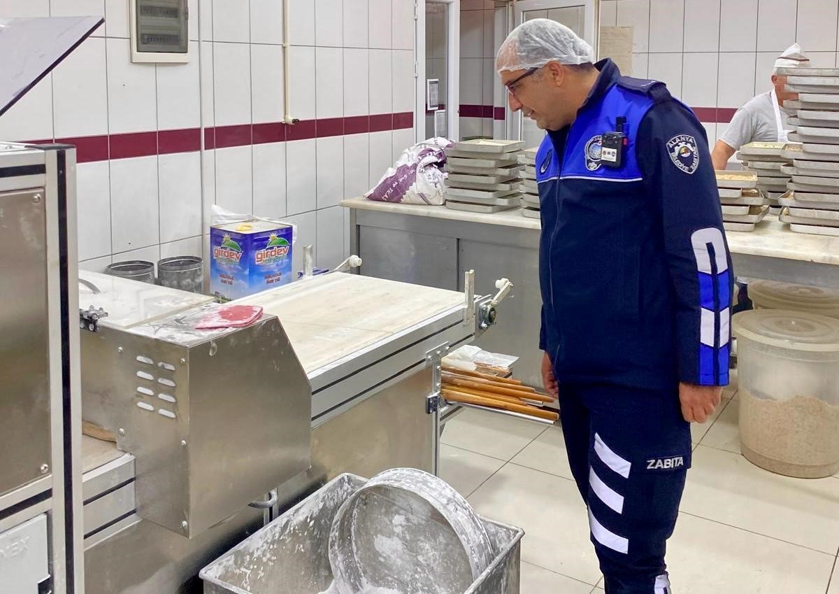 Alanya’da zabıtadan bayram öncesi sıkı denetim