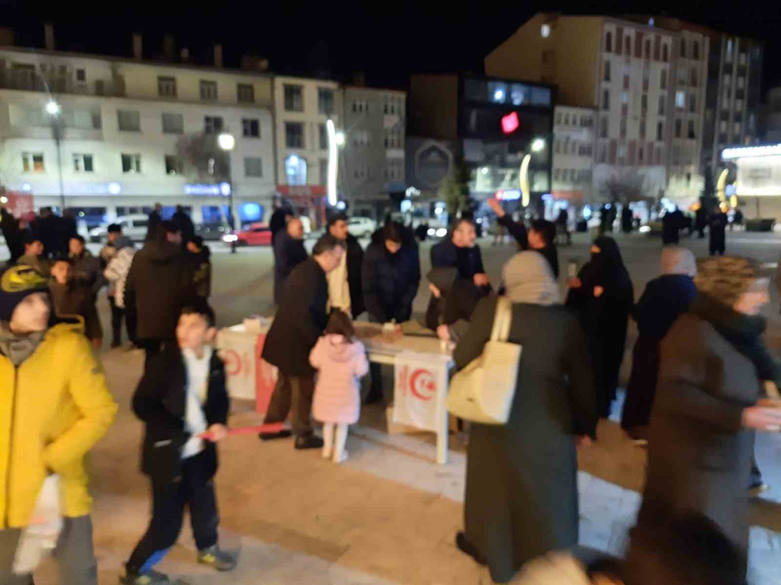 Kars’ta Muhsin Yazıcıoğlu için mevlit okutuldu, lokma dağıtıldı