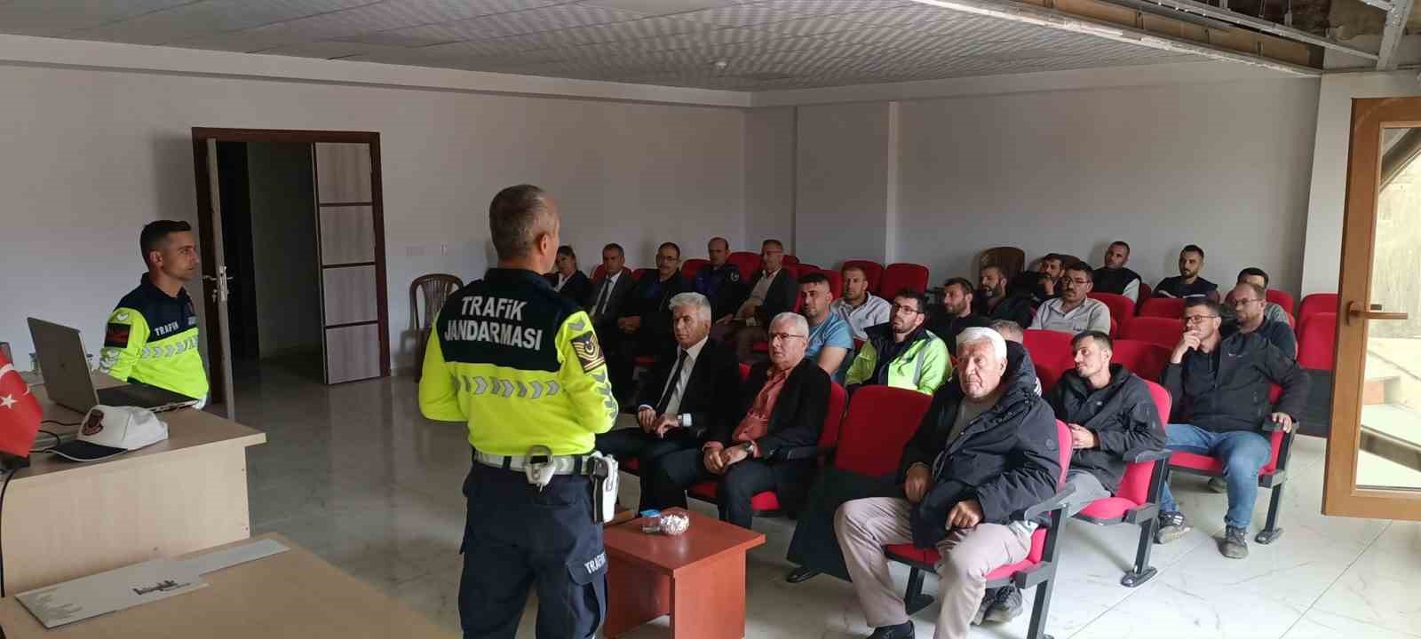 Hüyük’te jandarmadan belediye personeline trafik eğitimi