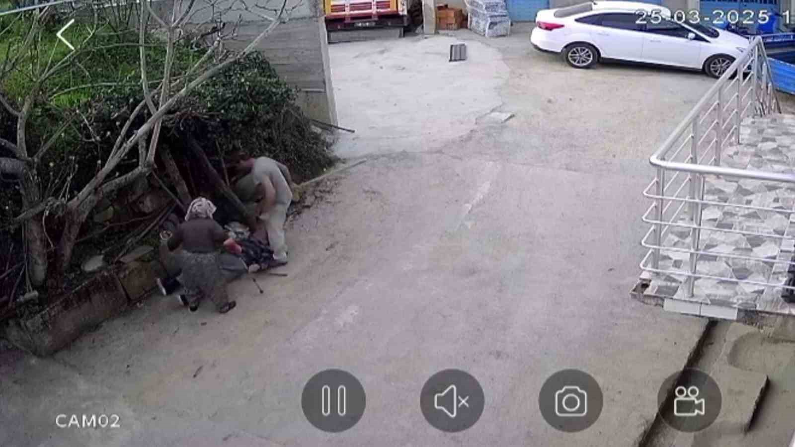 Dayısına kürekle saldırdı, o anlar güvenlik kamerasında