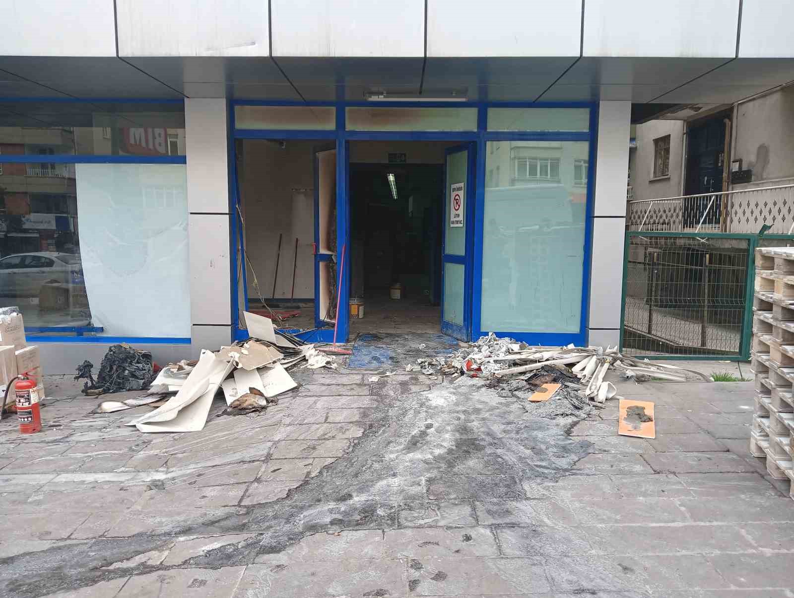 BİM market deposunda korkutan yangın
