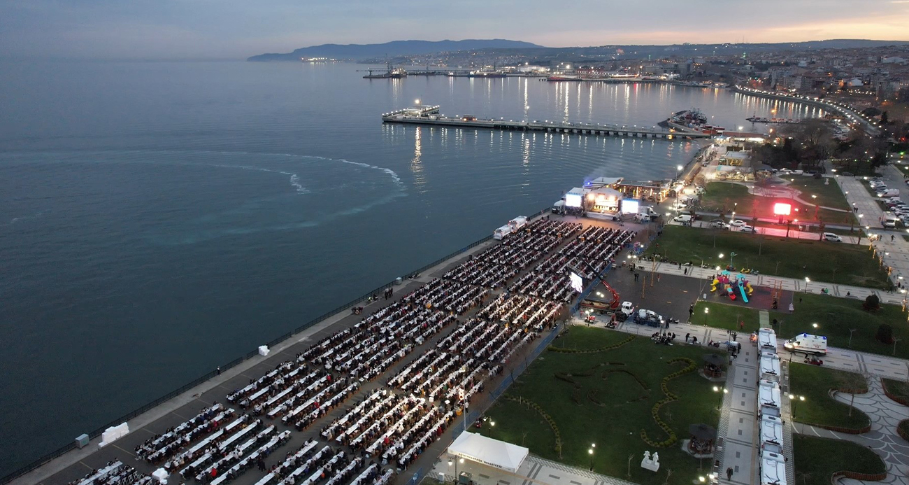 Tekirdağ’da sahilde 11 bin kişilik dev iftar