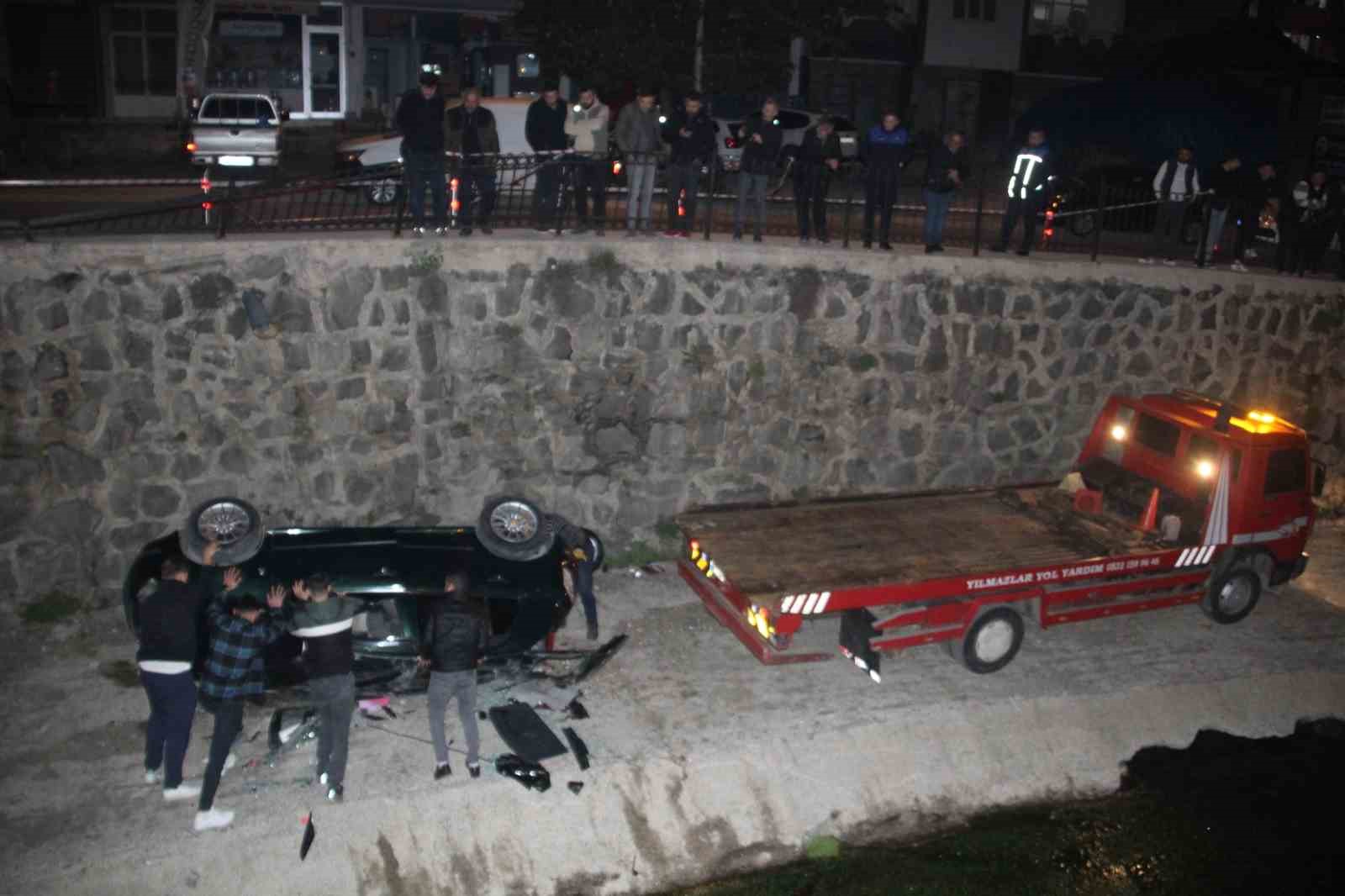 Ordu’da otomobil dere yatağına yuvarlandı: 2 yaralı
