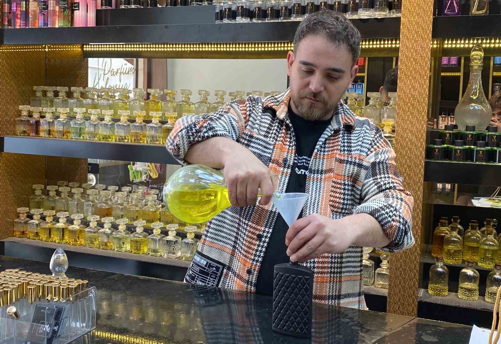 Konya’da şeker ve kolonyalar bayram tezgahında