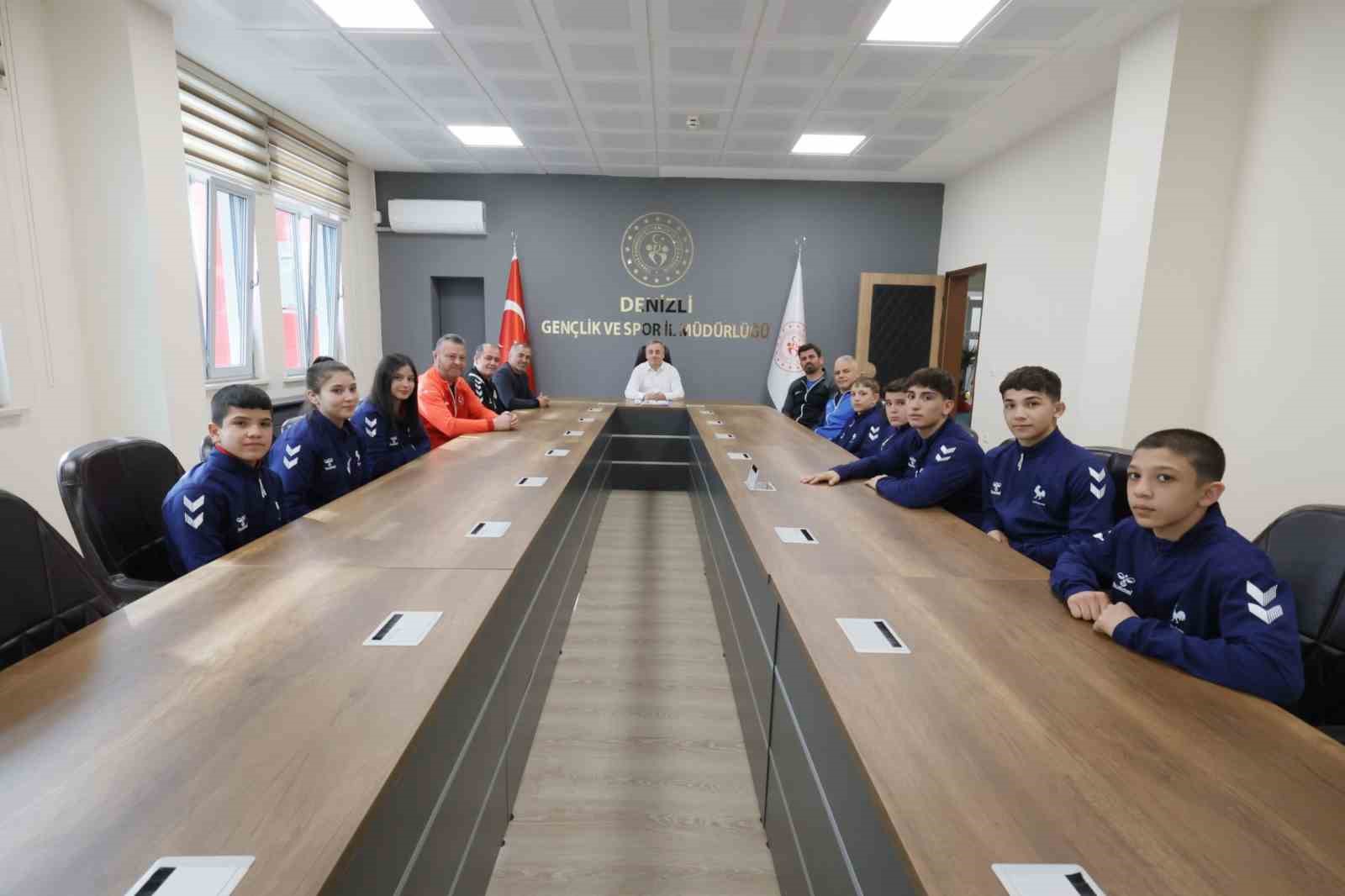 Denizlili güreşçiler 9 madalyayla döndü