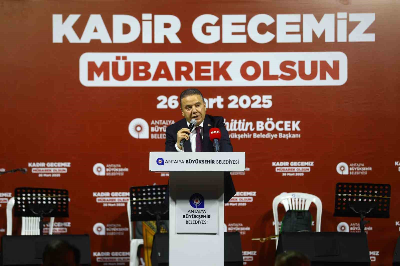Başkan Muhittin Böcek Kadir Gecesi’ni Elmalı’da geçirdi