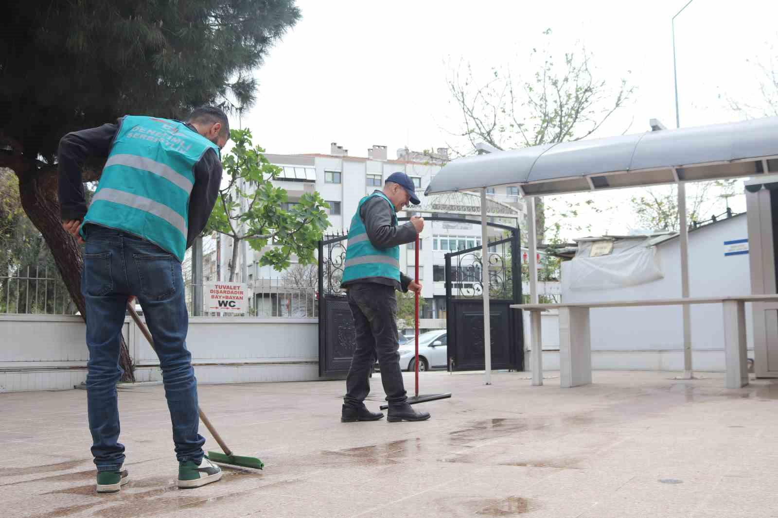 Yükümlüler camileri Ramazan Bayramı’na hazırlıyor