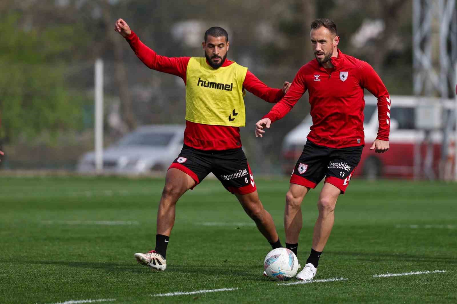 Samsunspor, Kasımpaşa maçını kayıpsız geçerek yerini sağlamlaştırmak istiyor