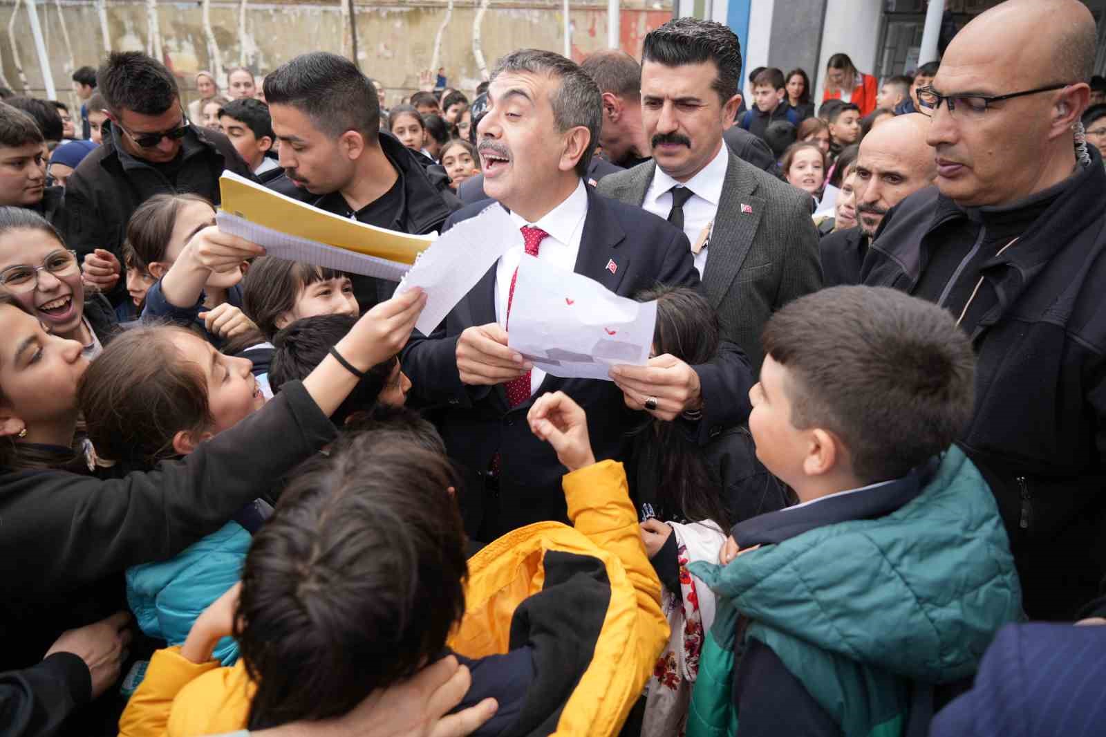 Bakan Tekin: 