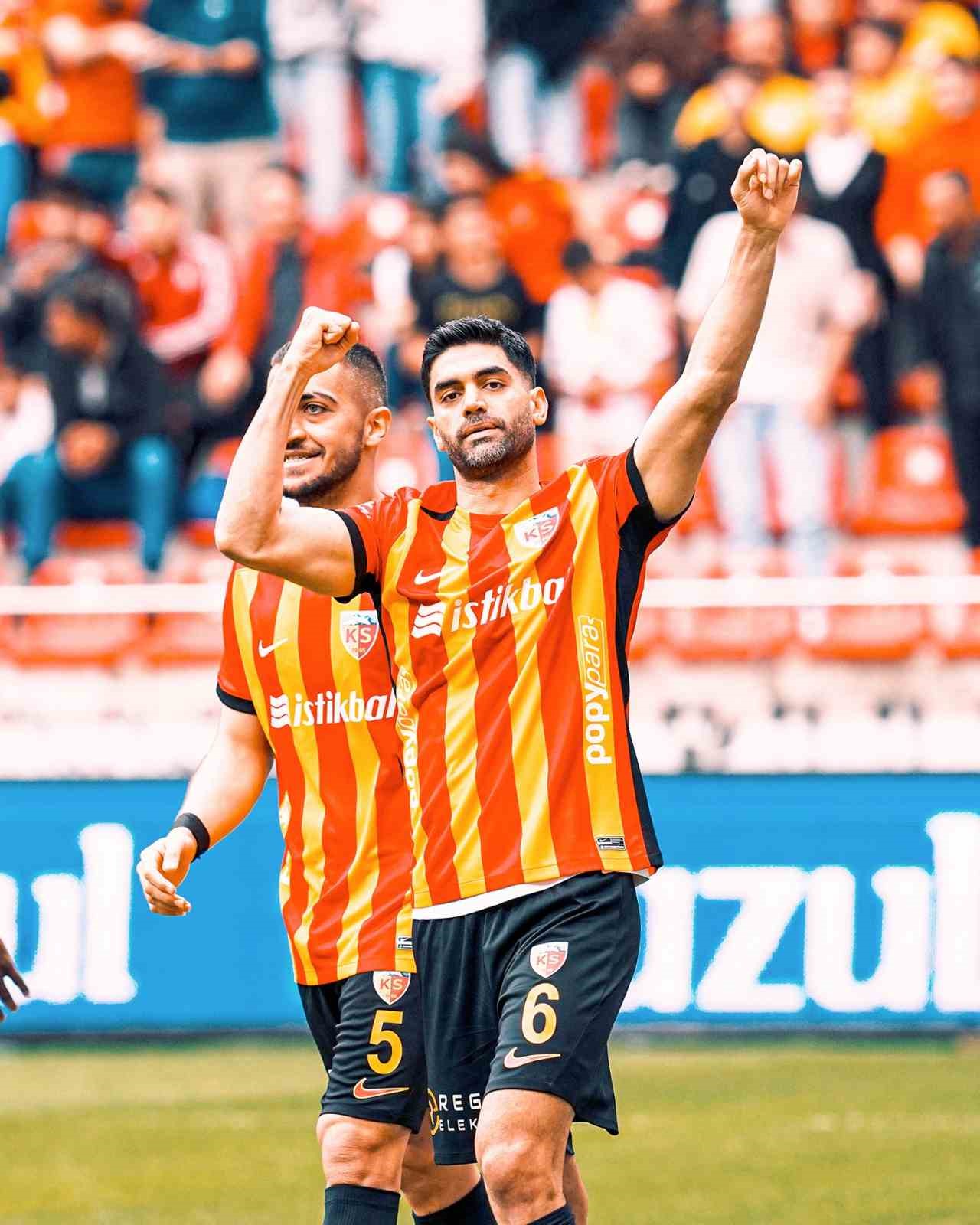Talha ve Karimi ilk gollerini attı