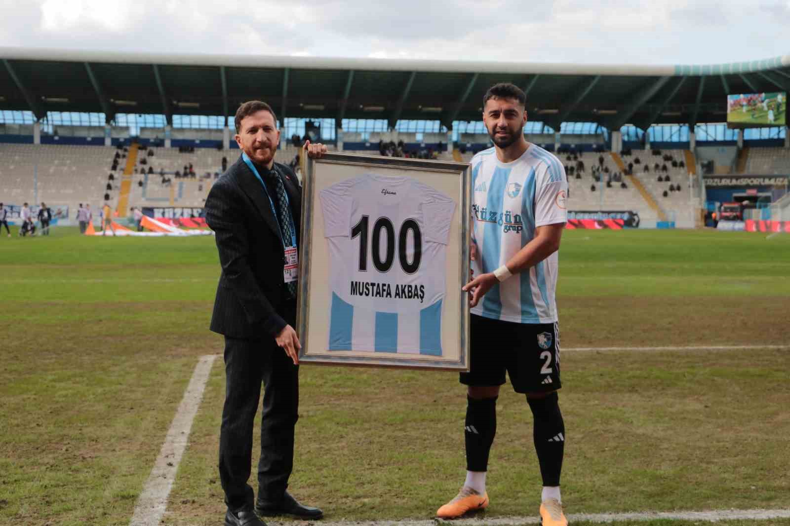 Mustafa Akbaş 100’incü maçına çıktı