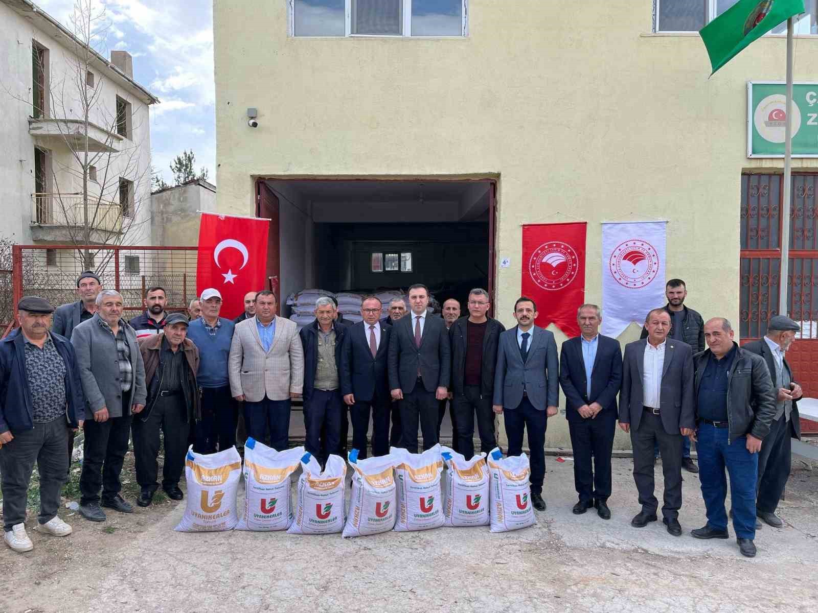 Çavdarhisar’da çiftçilere yüzde 50 hibeli 19 bin 825 kilo nohut tohumu dağıtıldı