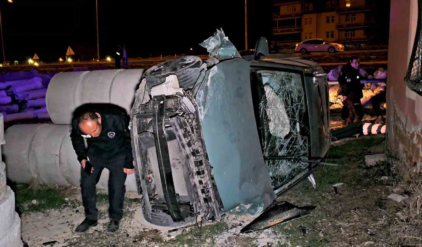 Yoldan çıkan otomobil 200 metre sürüklendi, evin duvarına çarptı: 1 yaralı