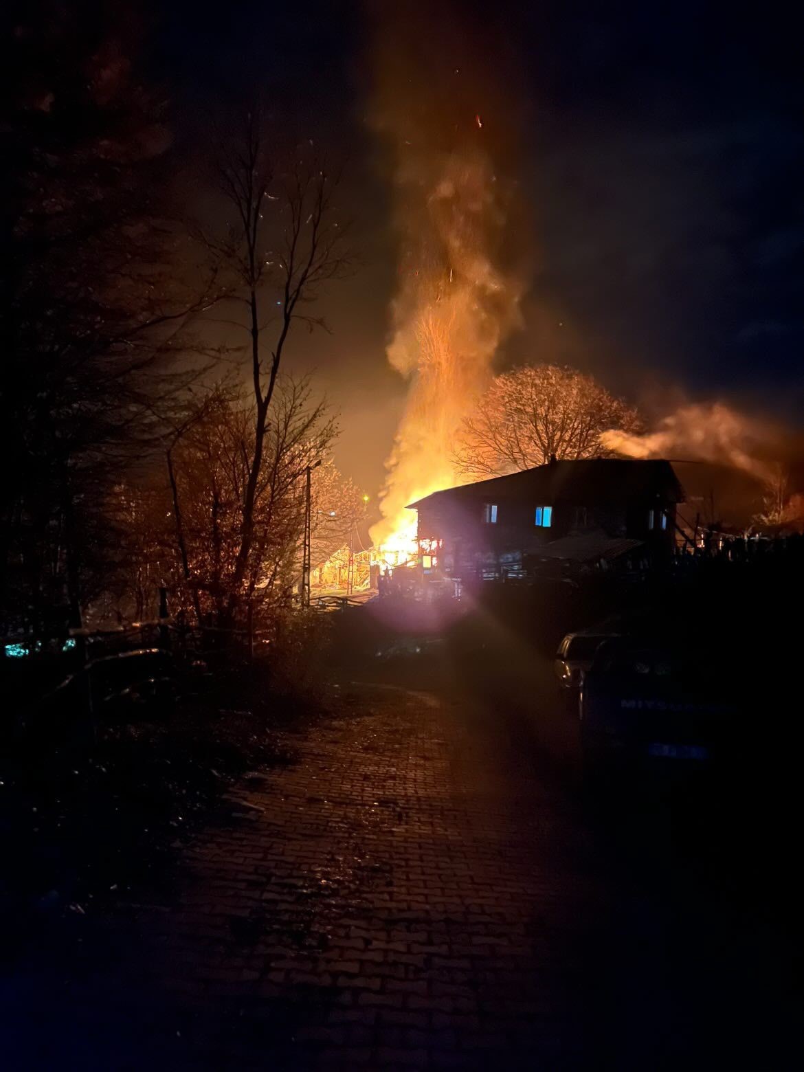 Yaşlı kadının tek başına yaşadığı ev yanarak kül oldu