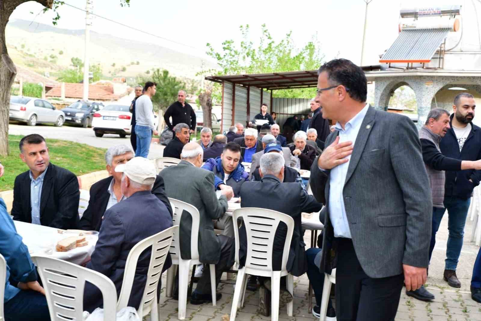 Alaşehir’de Başkan Öküzcüoğlu ve muhtar küskün aileleri barıştırdı