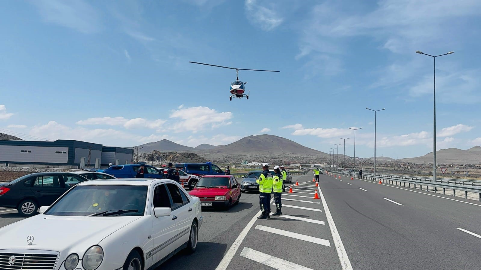 Kayseri’de yollar Cayrokopter ile havadan denetlendi