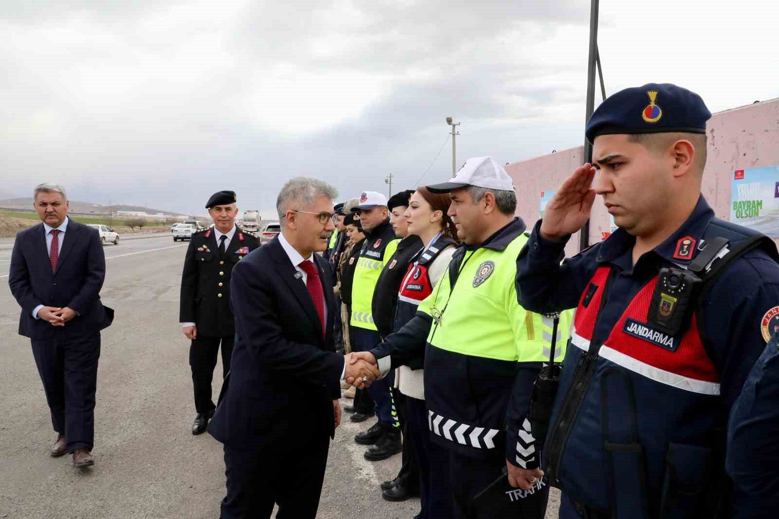 Vali Çelik’ten uygulama noktalarına bayram ziyareti