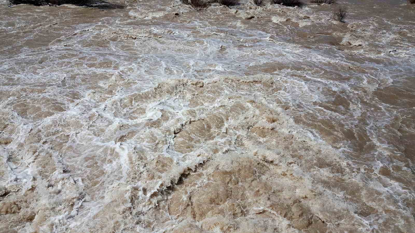Eriyen kar suları Doğu’daki derelerin, nehirlerin debisini yükseltti