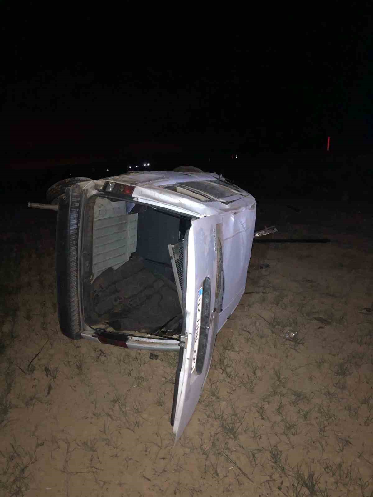Isparta’da otomobil takla atarak şarampole devrildi