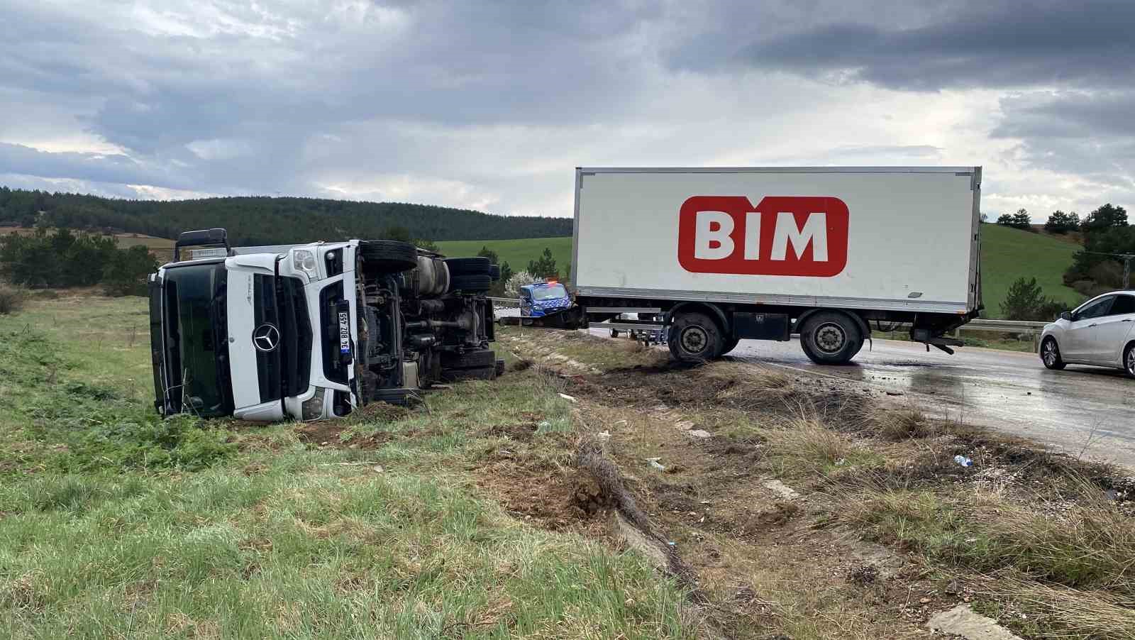 Kastamonu’da devrilen kamyondaki 1 kişi yaralandı