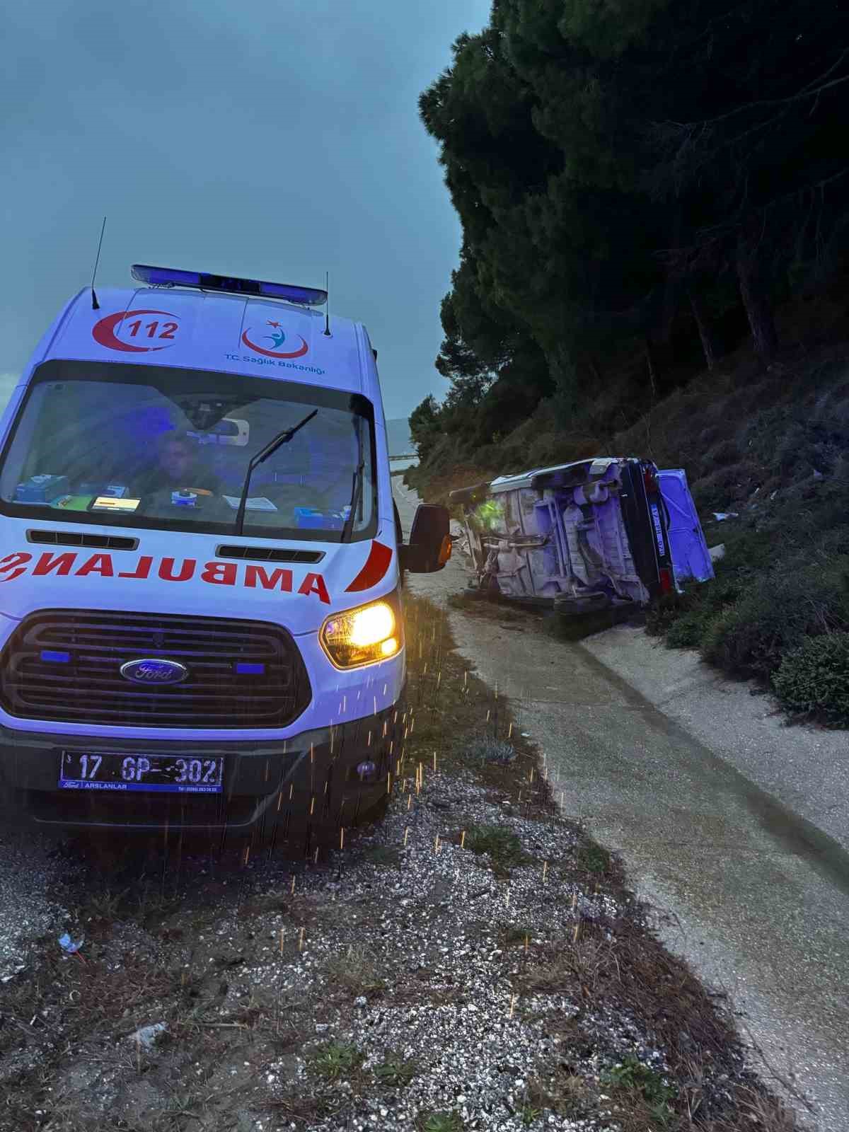 Çanakkale’de otomobil yan yattı: 6 yaralı