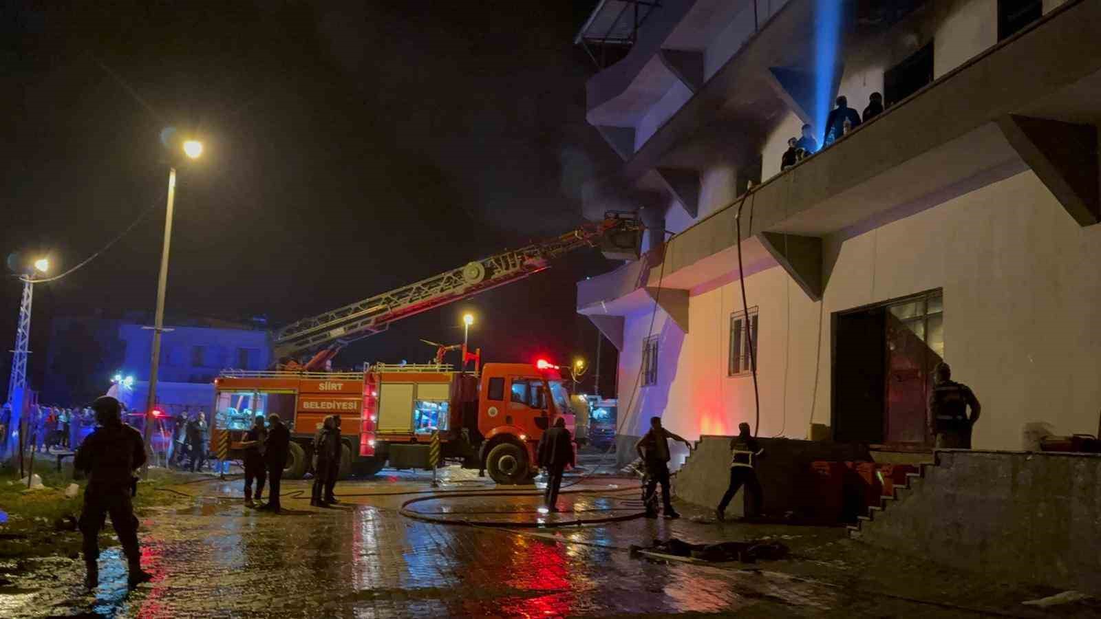 Siirt’te terlik fabrikasında çıkan yangında 11 kişi dumandan etkilendi
