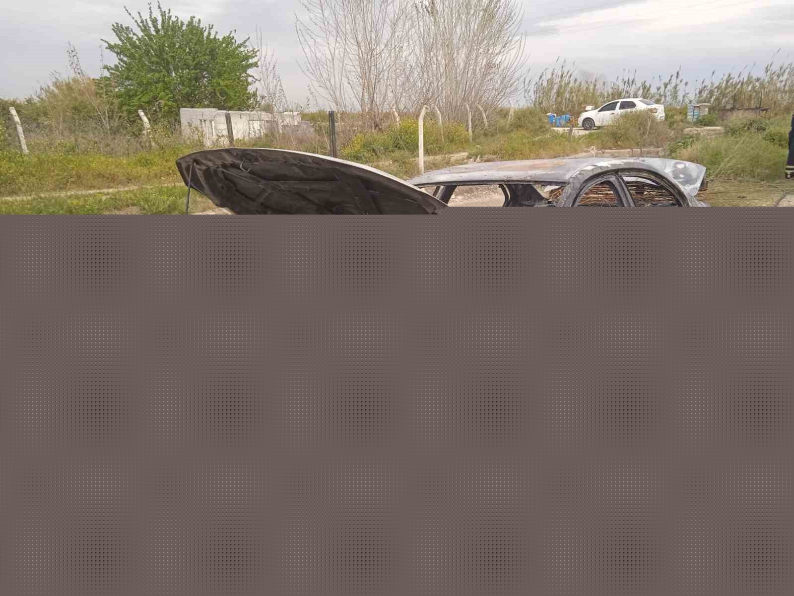 İki farklı yerde yanan otomobiller demir yığınına döndü