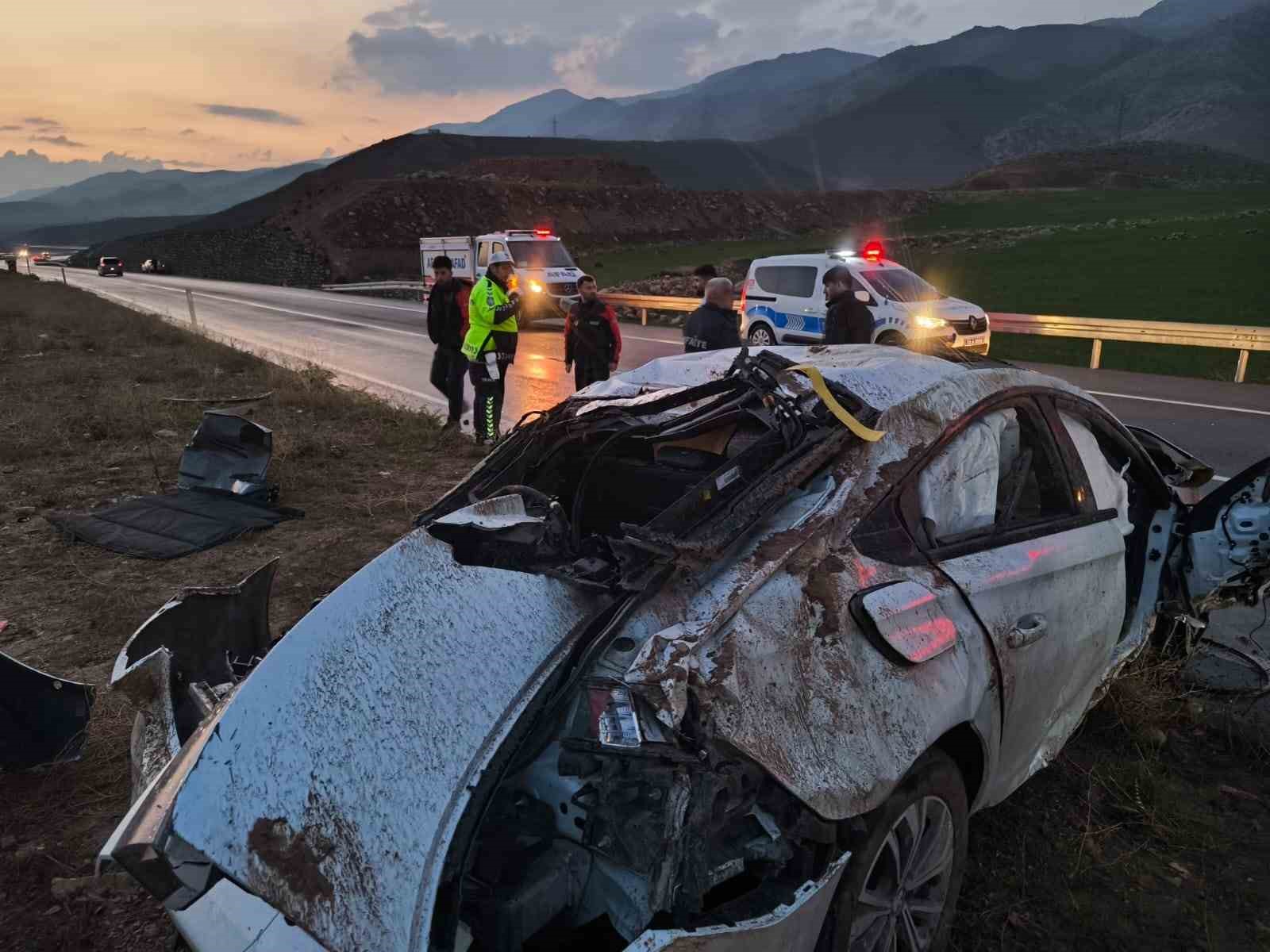 Batman’da takla atan otomobil hurdaya döndü: 3 yaralı