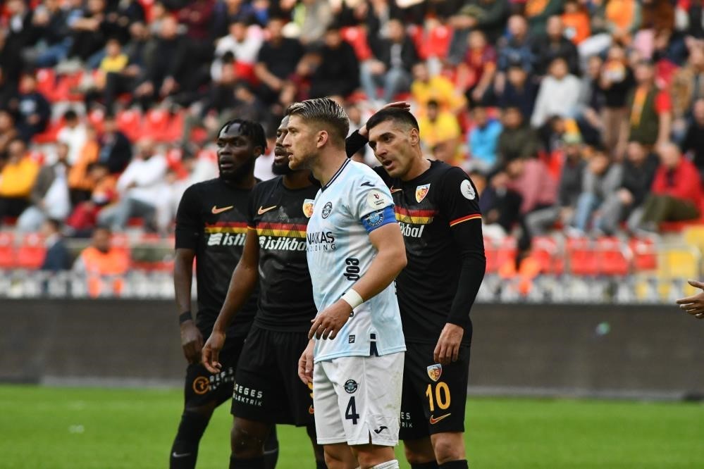 Adana Demirspor ile Kayserispor 14. randevuda