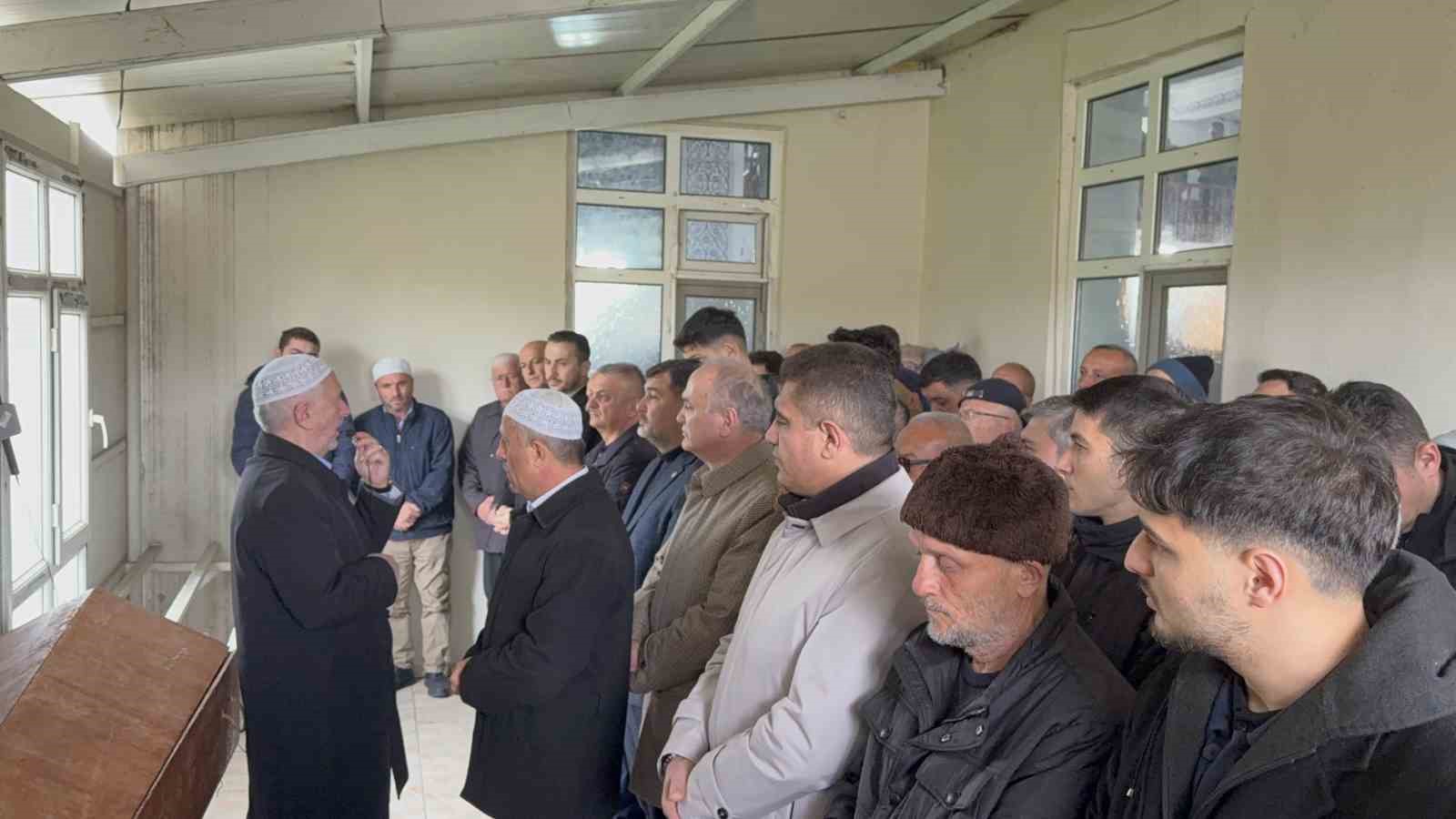 Eski başkan son yolculuğuna uğurlandı