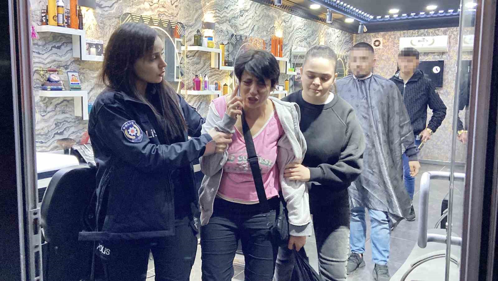 Kendisine yardımcı olmak isteyen polisi itip, 