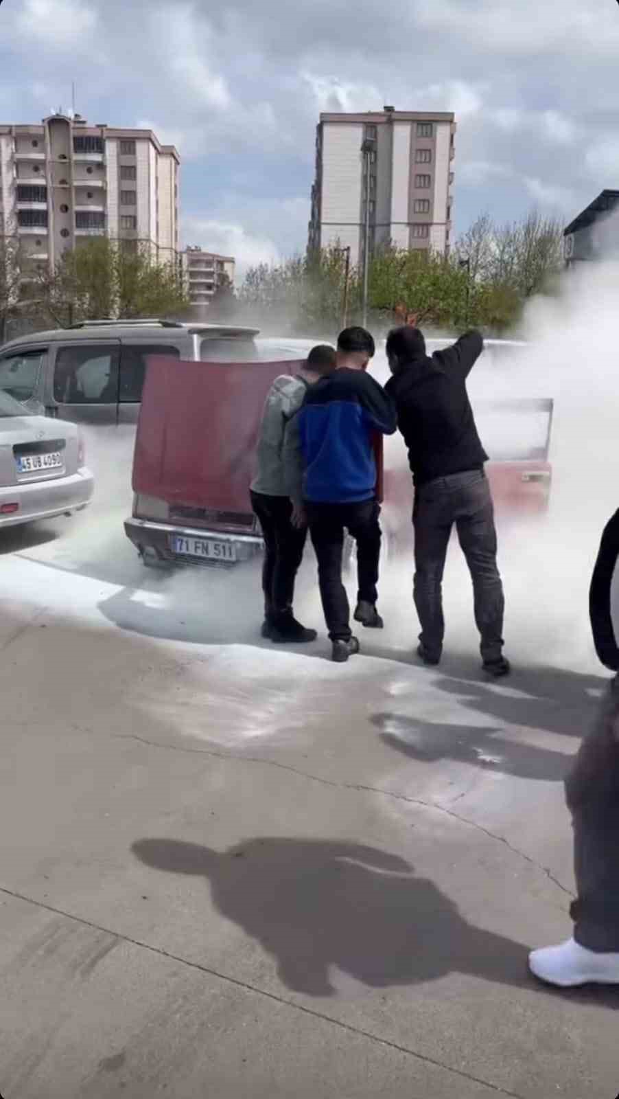 Diyarbakır’da Tofaş otomobil araç muayene istasyonunda alev aldı
