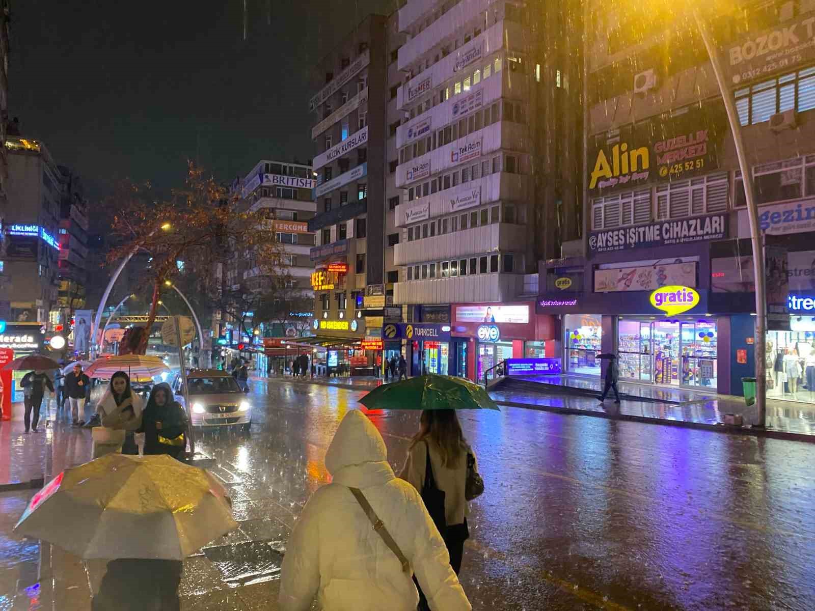 Ankara’da dolu yağışı etkili oldu